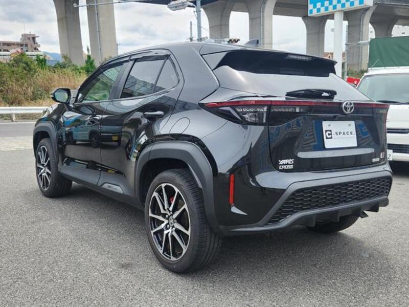 YARIS CROSS