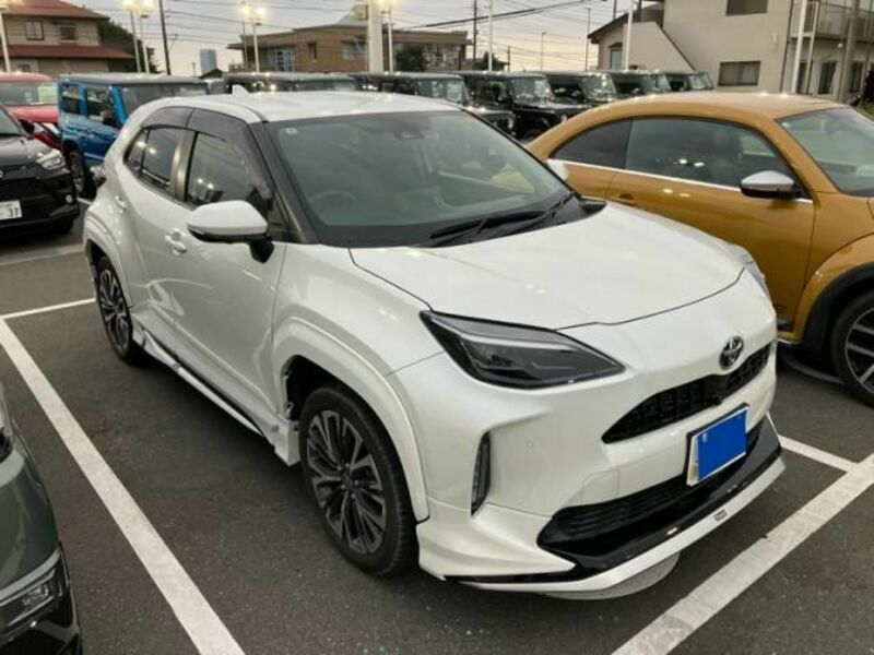 YARIS CROSS