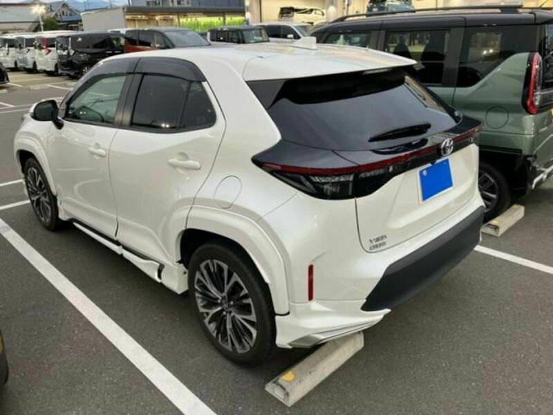 YARIS CROSS