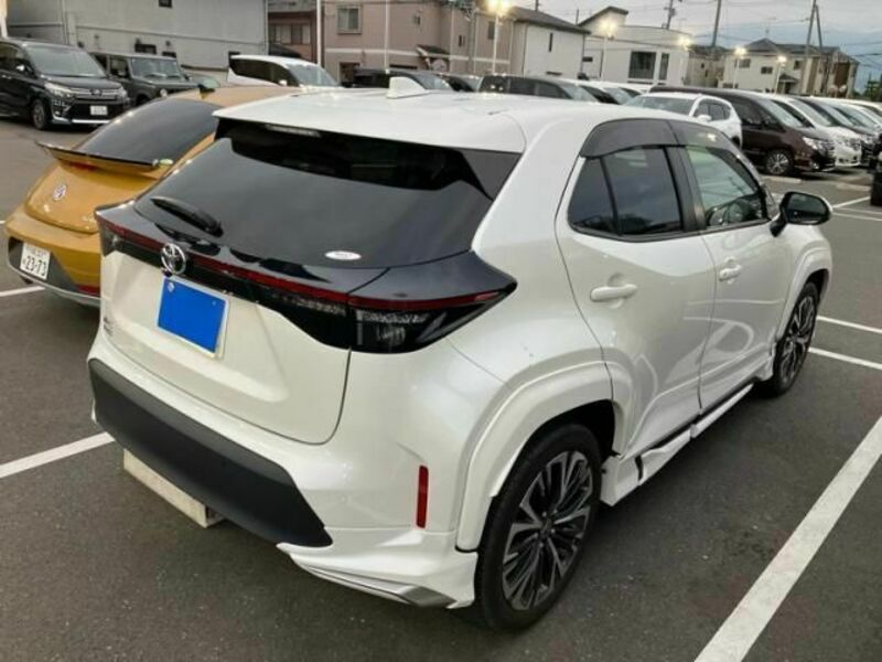 YARIS CROSS