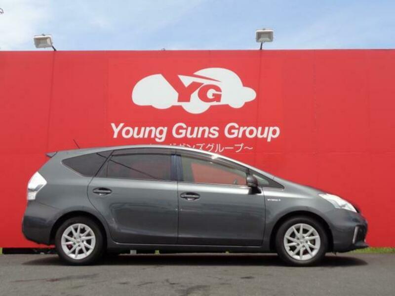 PRIUS ALPHA