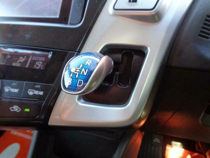 PRIUS ALPHA