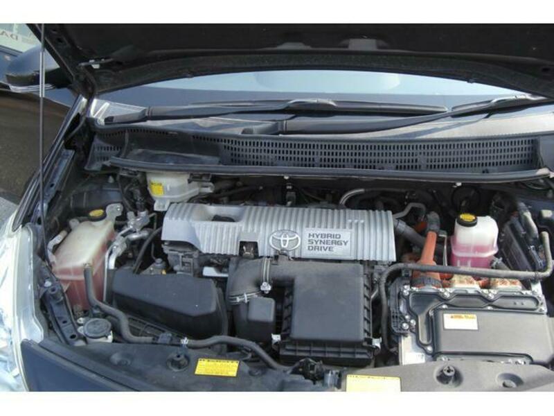 PRIUS ALPHA