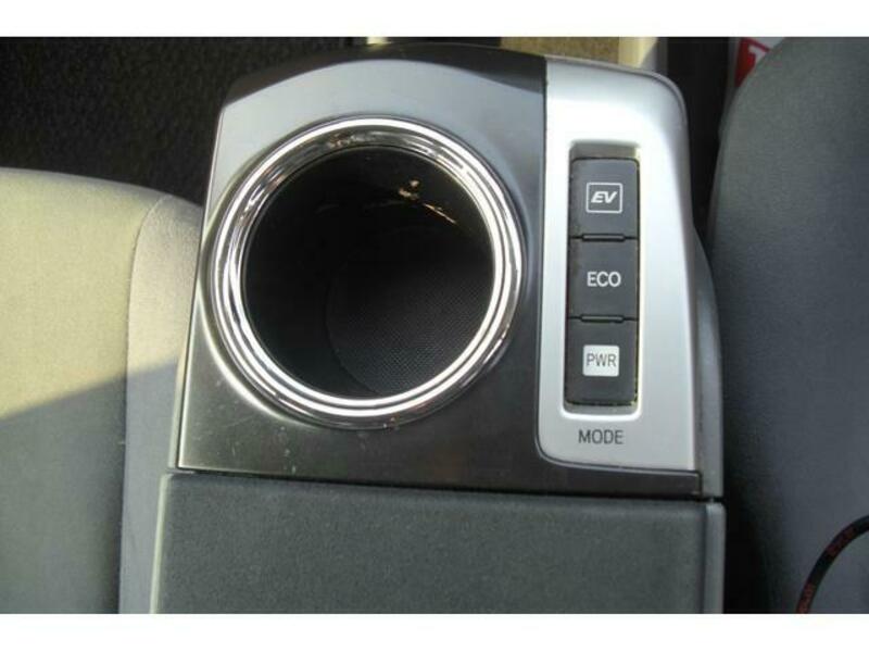 PRIUS ALPHA
