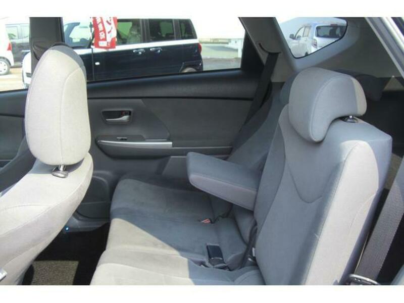 PRIUS ALPHA