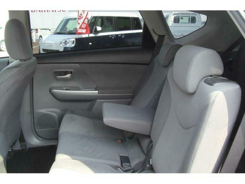 PRIUS ALPHA