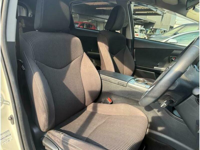 PRIUS ALPHA