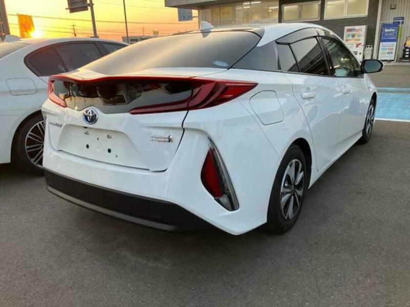 PRIUS PHV
