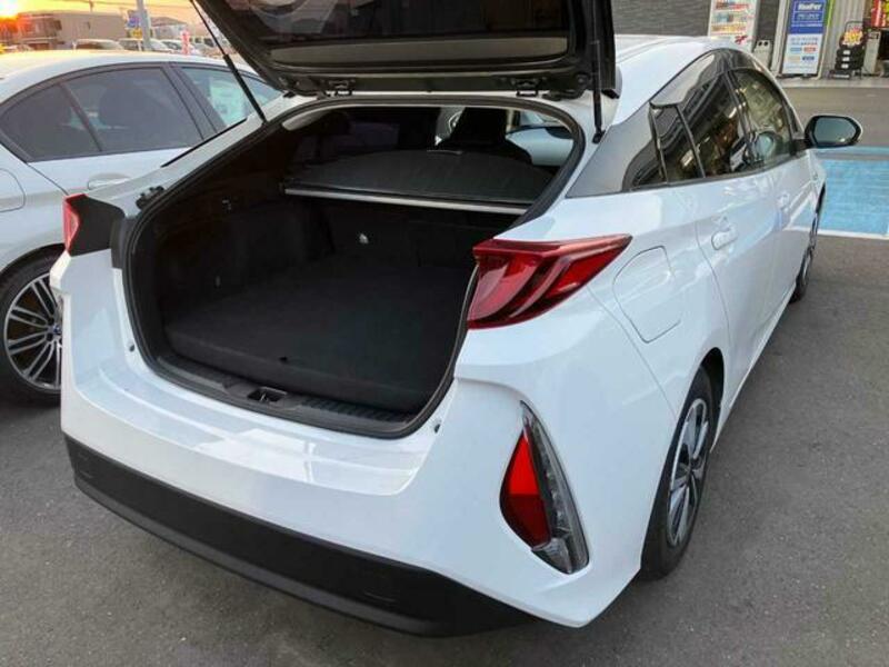 PRIUS PHV