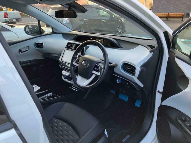 PRIUS PHV
