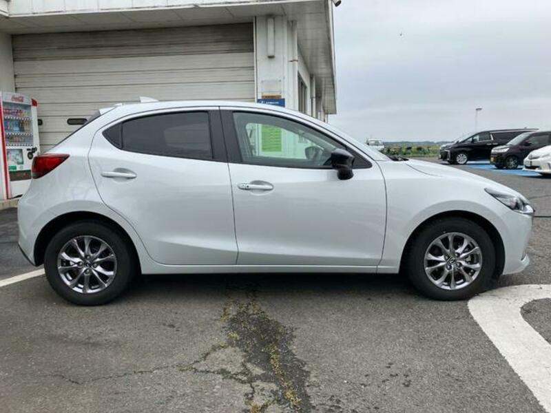 MAZDA2