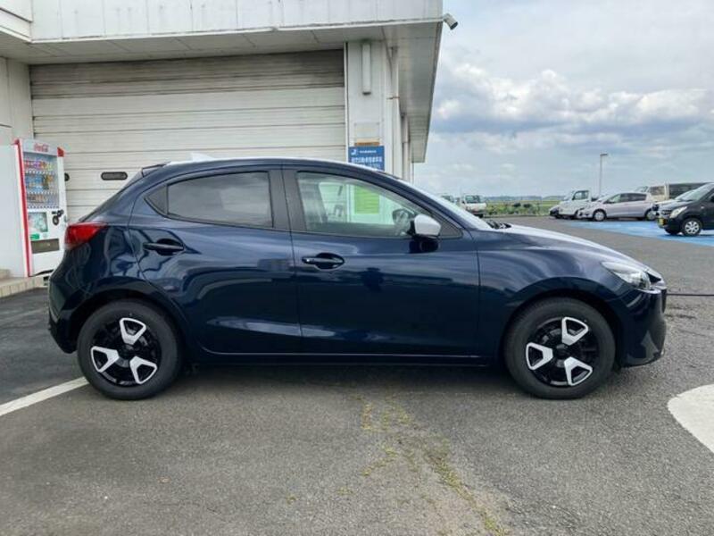 MAZDA2