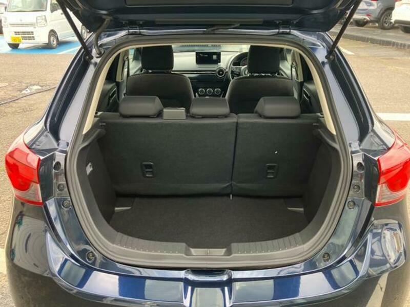MAZDA2