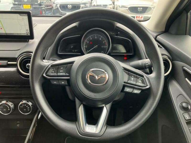 MAZDA2