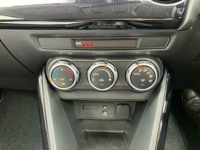 MAZDA2