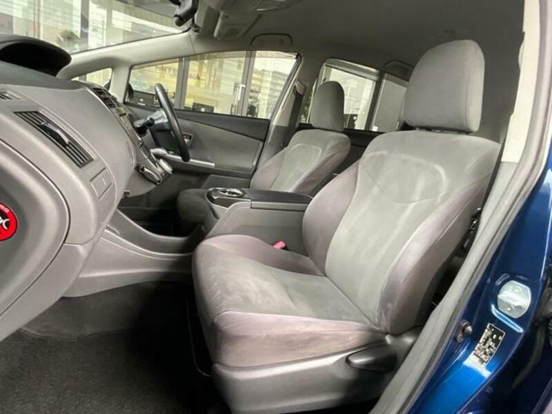 PRIUS ALPHA