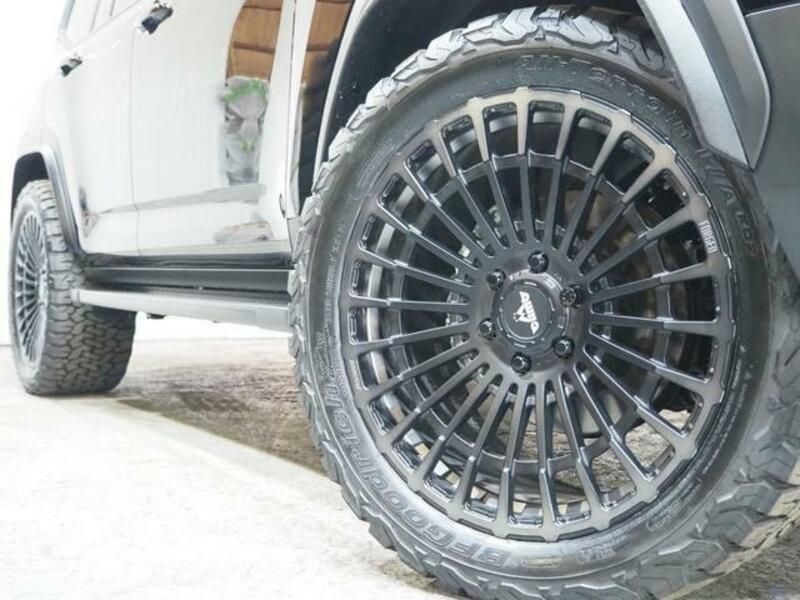LAND CRUISER