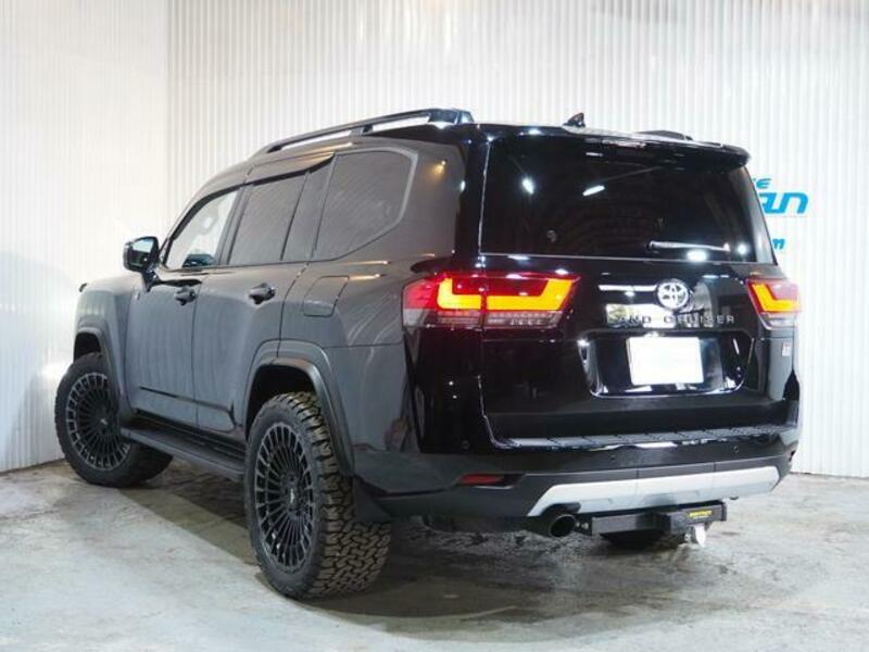 LAND CRUISER