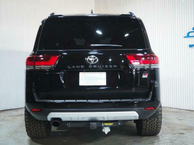 LAND CRUISER