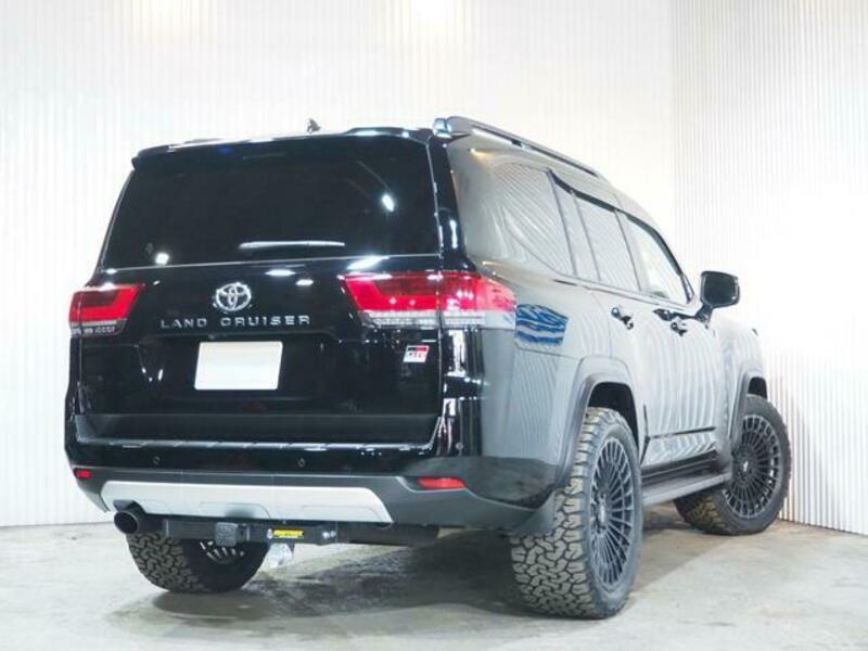 LAND CRUISER