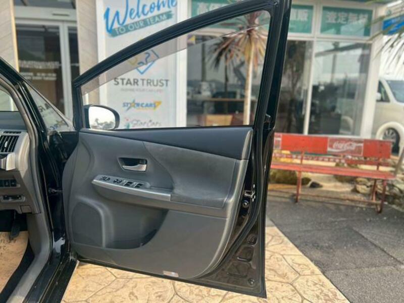 PRIUS ALPHA