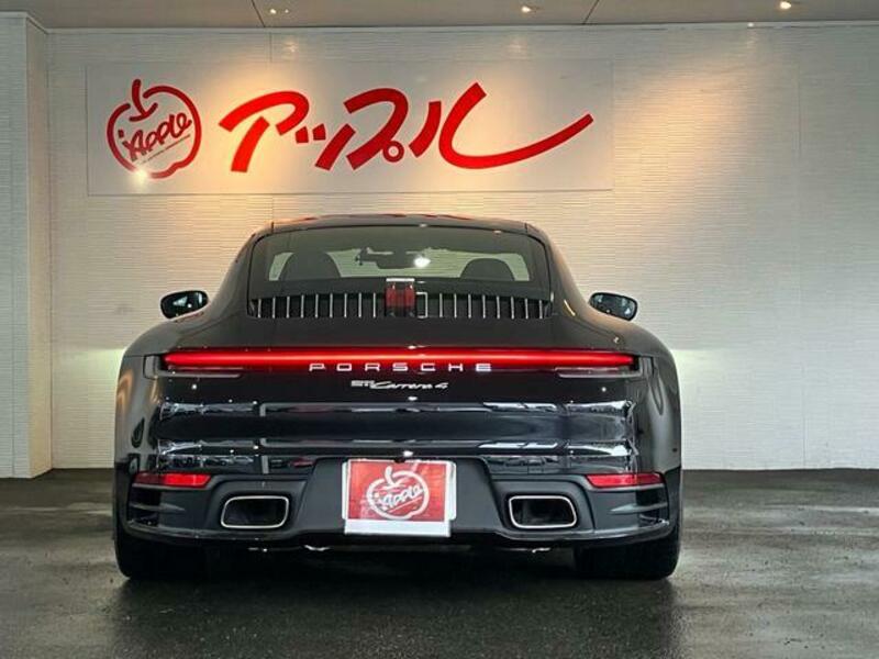 911