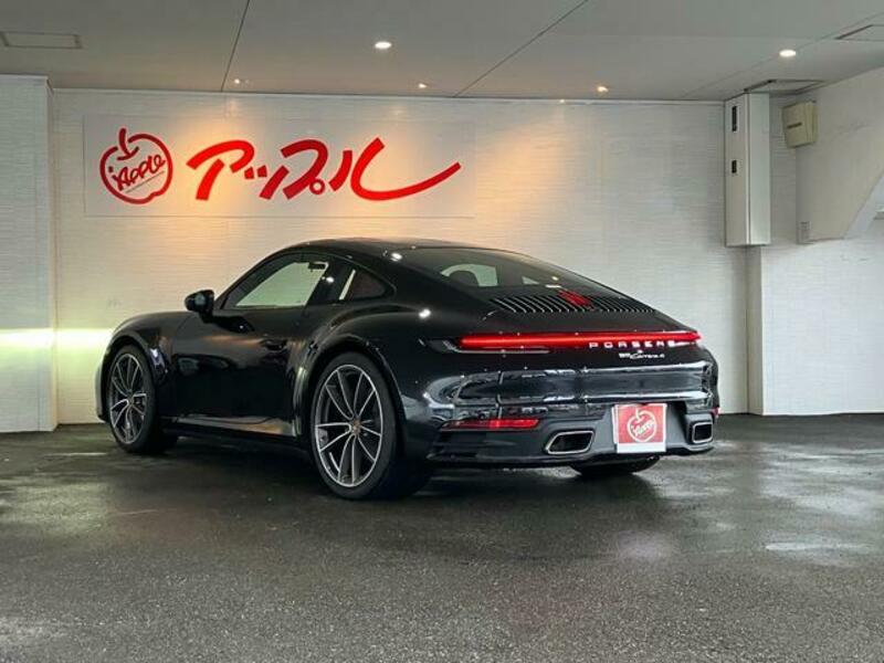 911