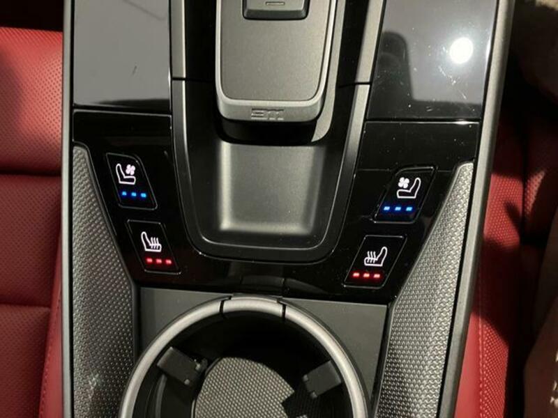 911