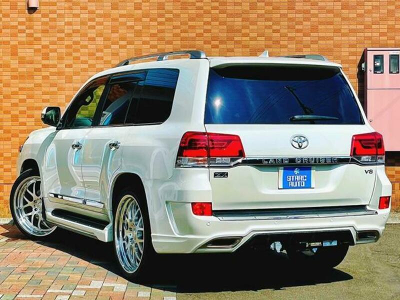 LAND CRUISER