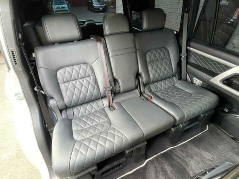 LAND CRUISER