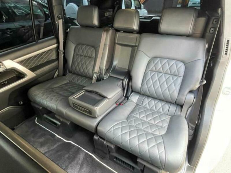 LAND CRUISER