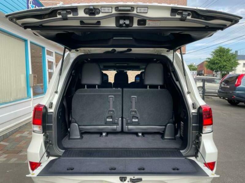 LAND CRUISER