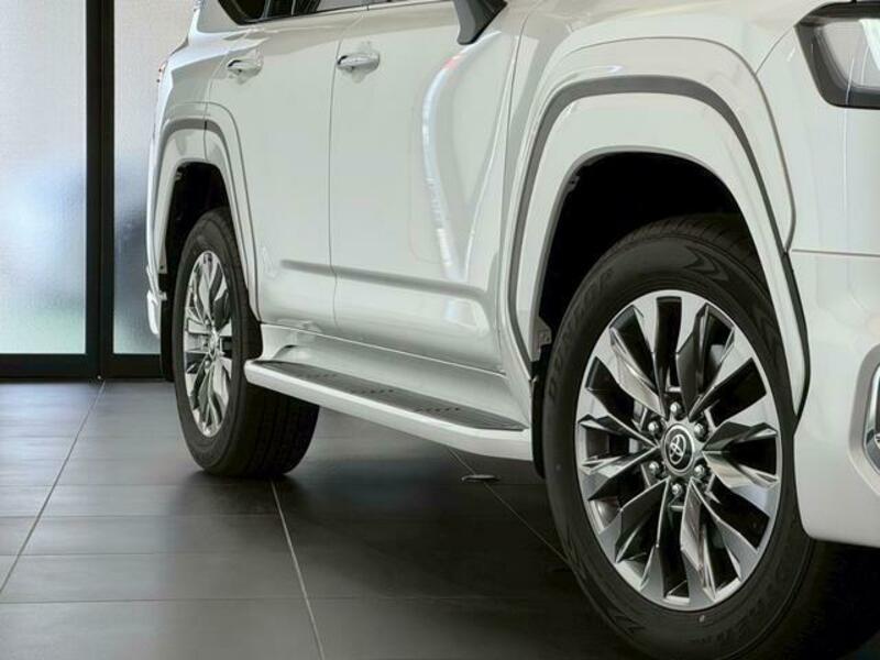 LAND CRUISER
