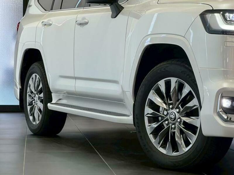 LAND CRUISER