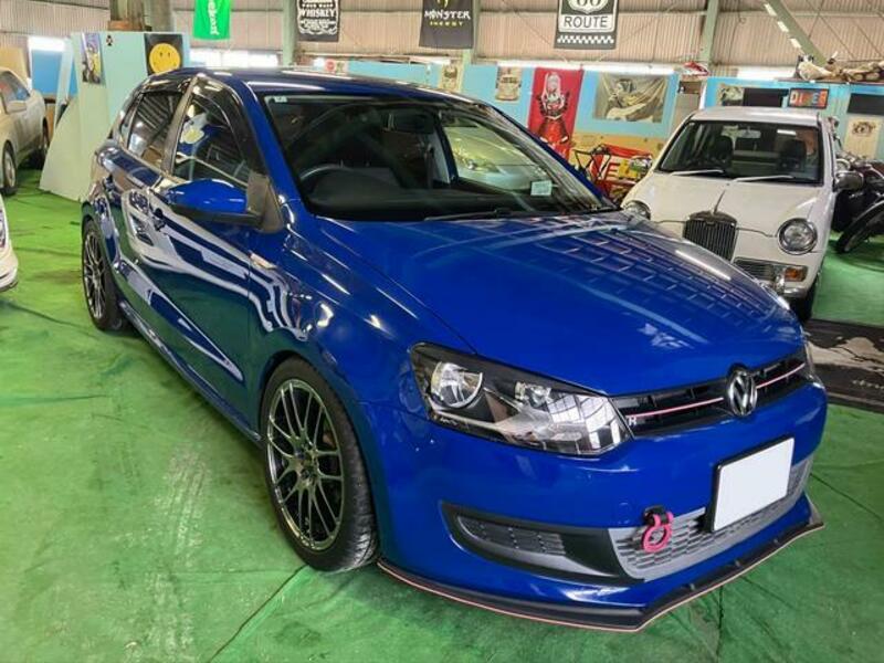 VOLKSWAGEN POLO