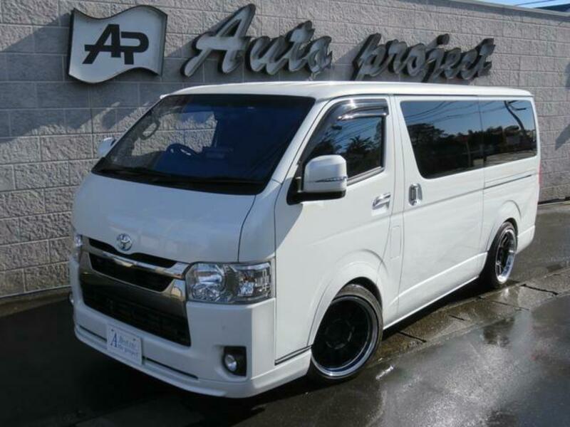 TOYOTA HIACE VAN