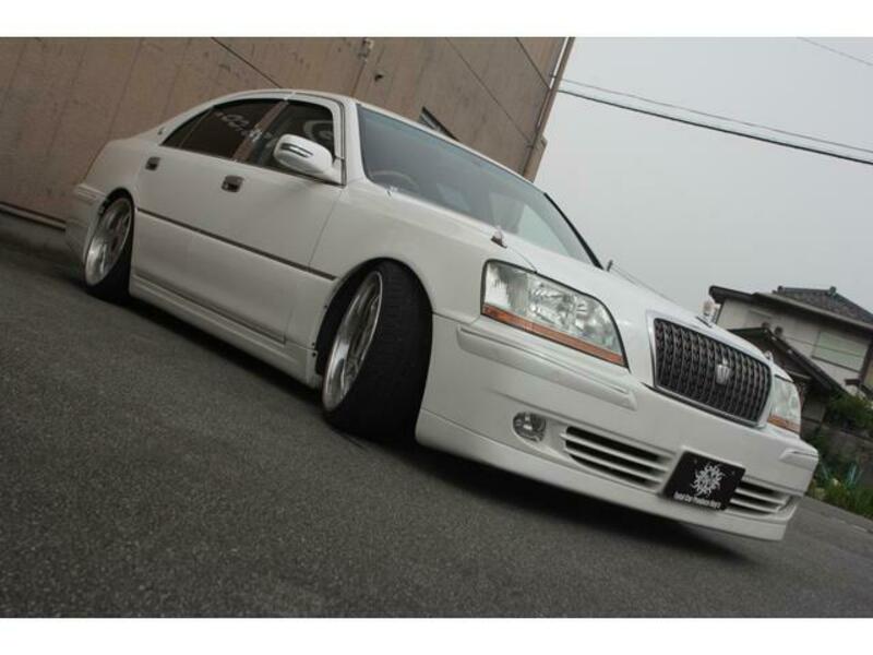 CROWN MAJESTA