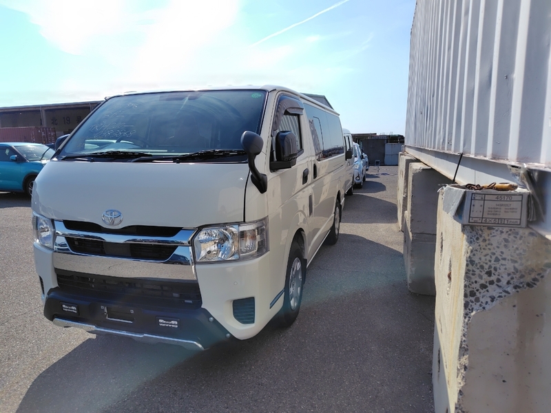 TOYOTA HIACE VAN