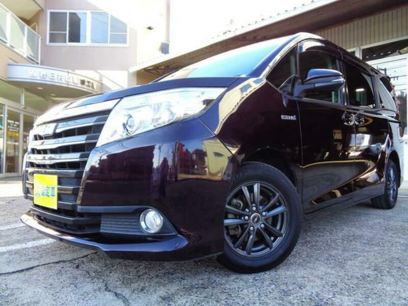 TOYOTA NOAH