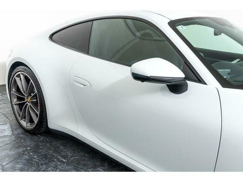 911