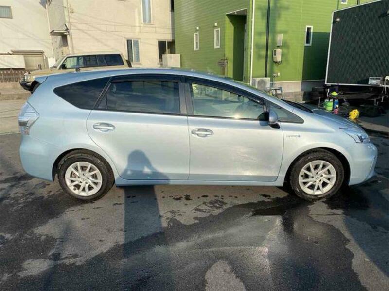 PRIUS ALPHA