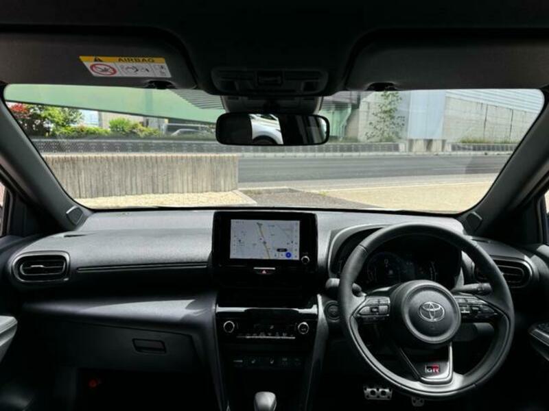 YARIS CROSS