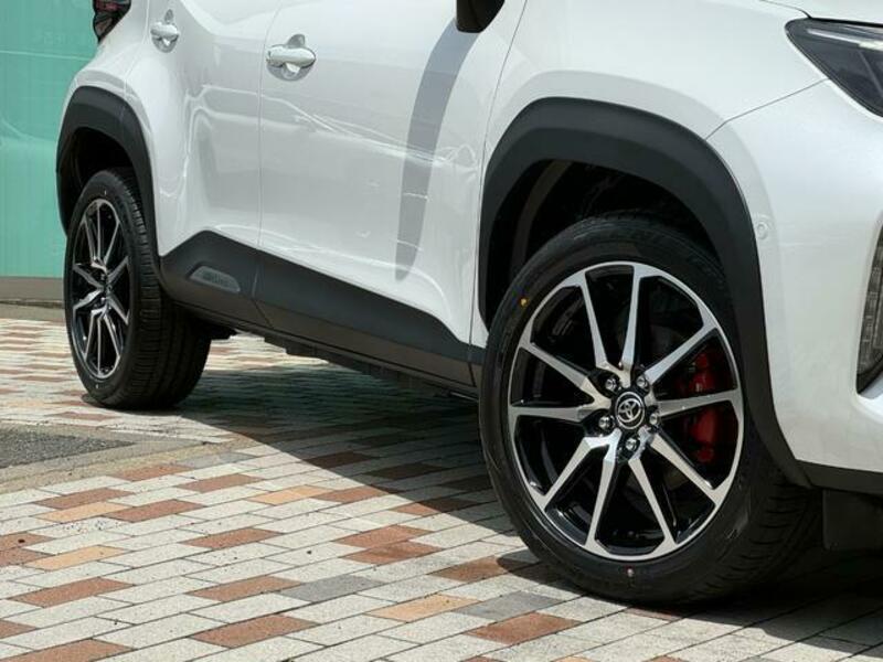 YARIS CROSS