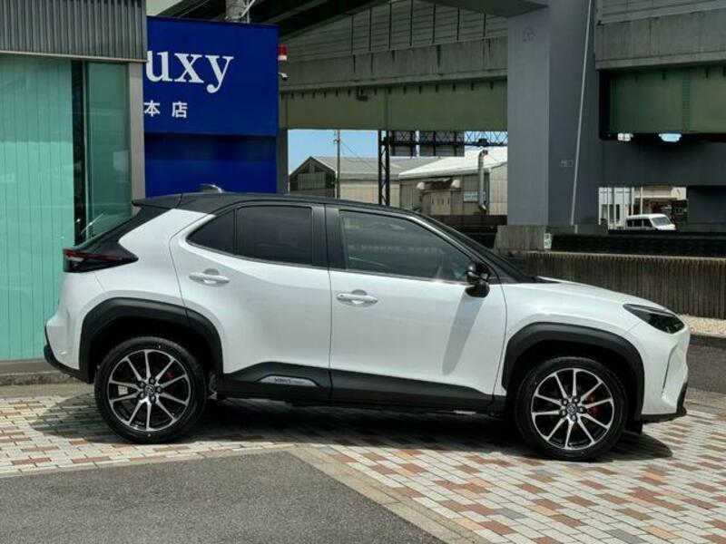 YARIS CROSS