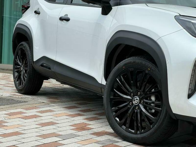 YARIS CROSS