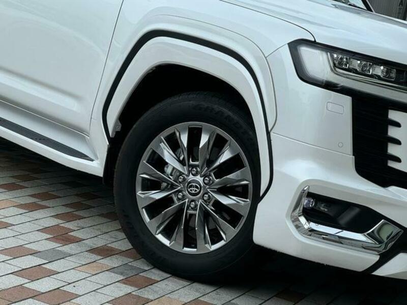 LAND CRUISER