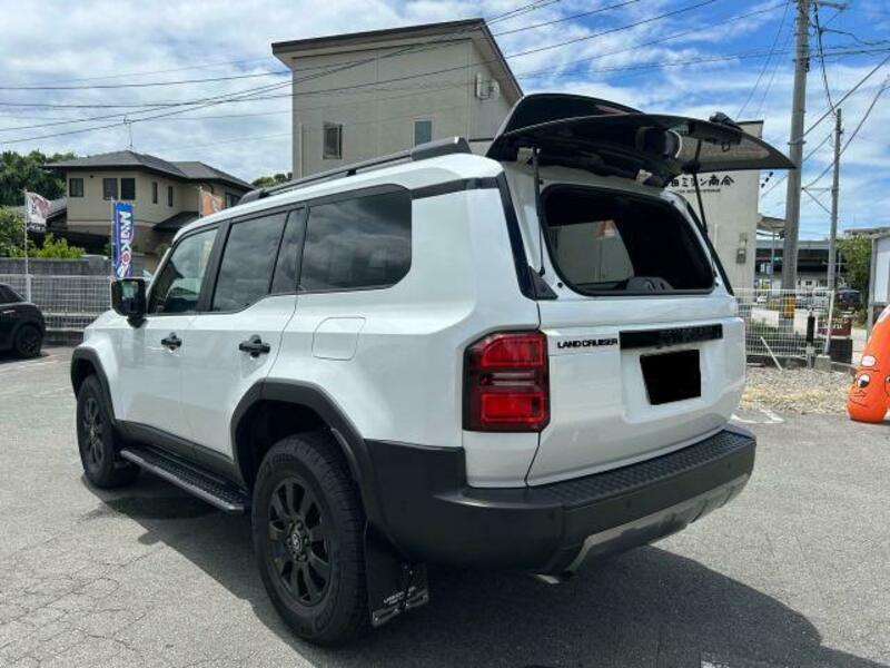 LAND CRUISER 250