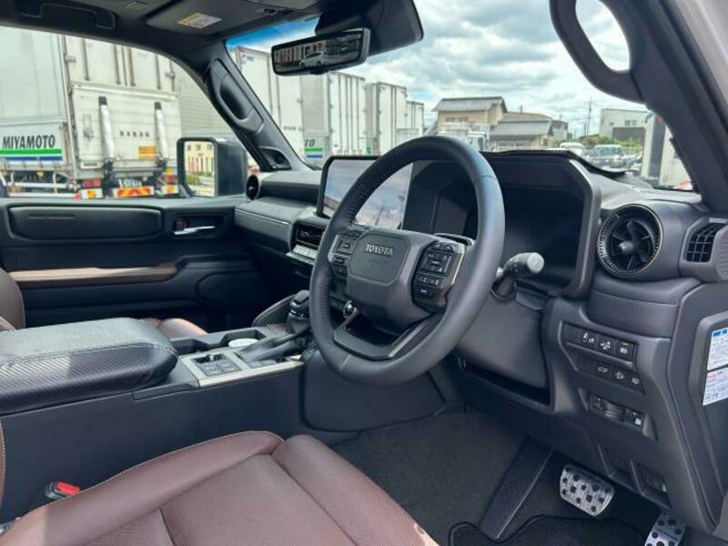 LAND CRUISER 250