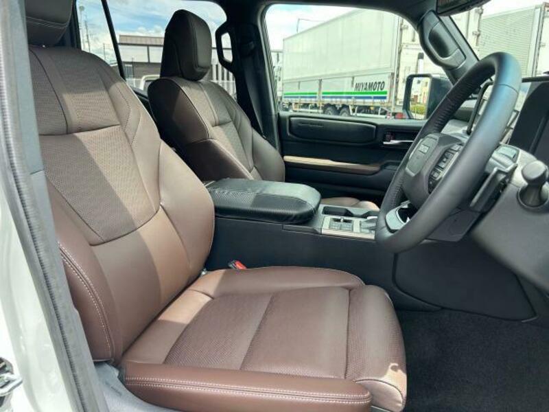 LAND CRUISER 250