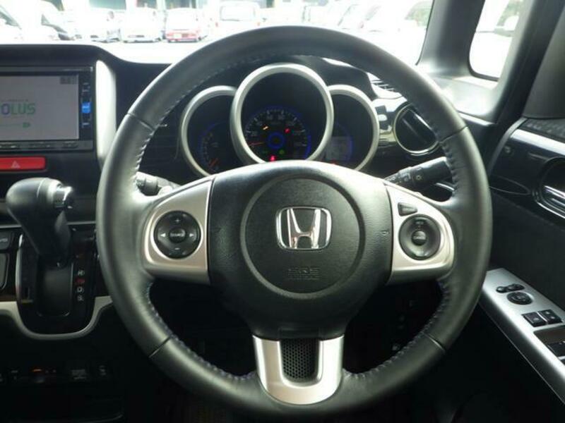 N BOX CUSTOM